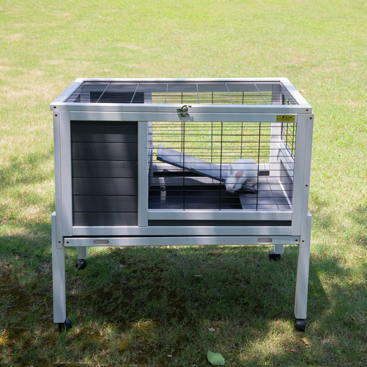 Moveable hotsell rabbit hutch