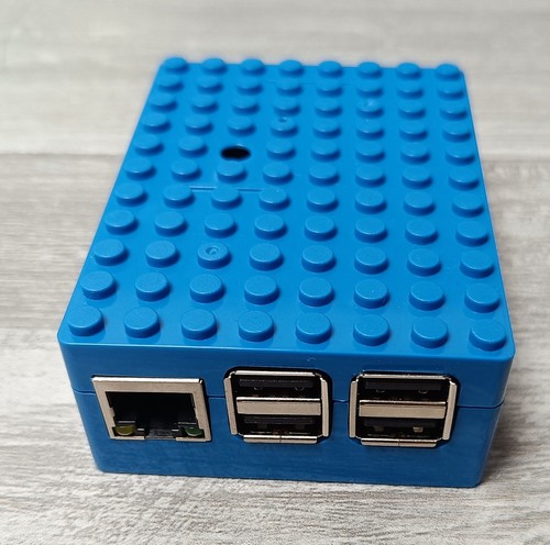 Raspberry Pi 3 Model B+ with Case and Power Supply - Afbeelding 3 van 3