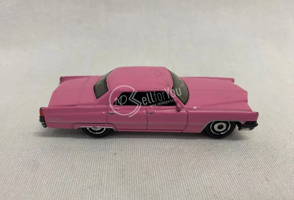 Modellino auto Matchbox Cadillac Sedan De Ville 1969 scala 1/75 rosa collezione - Immagine 2 di 4
