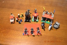 LEGO - Figuren RITTER, Steinschleuder, Wachturm...Tankstelle mit Zubehör