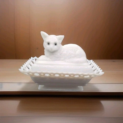 Westmoreland Milk Glass Cat Covered Dish Lace Edge Stunning! Vintage!