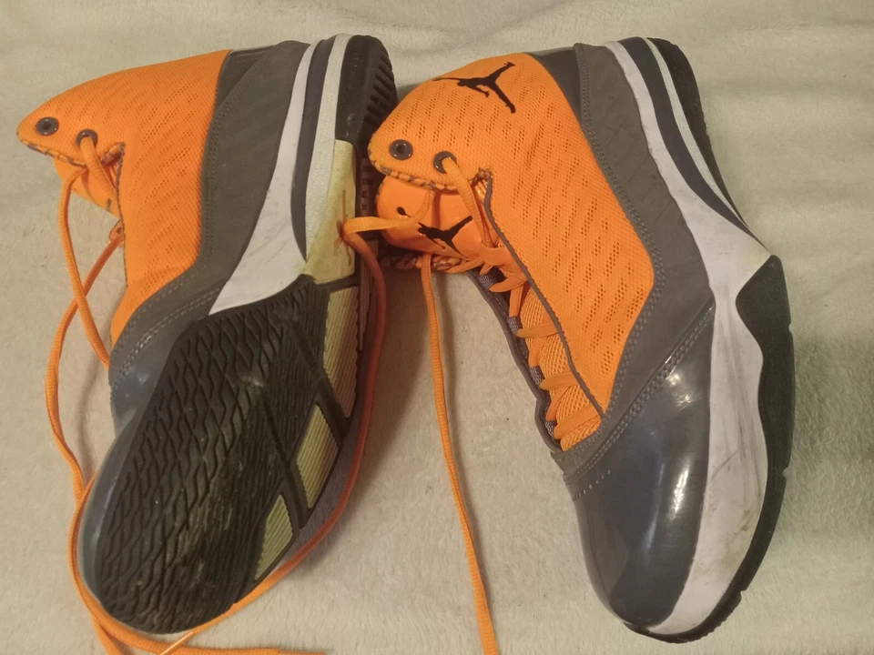 Jordan B'Mo Mo Naranja Carbón Talla 8.5 Foto 4 de 4