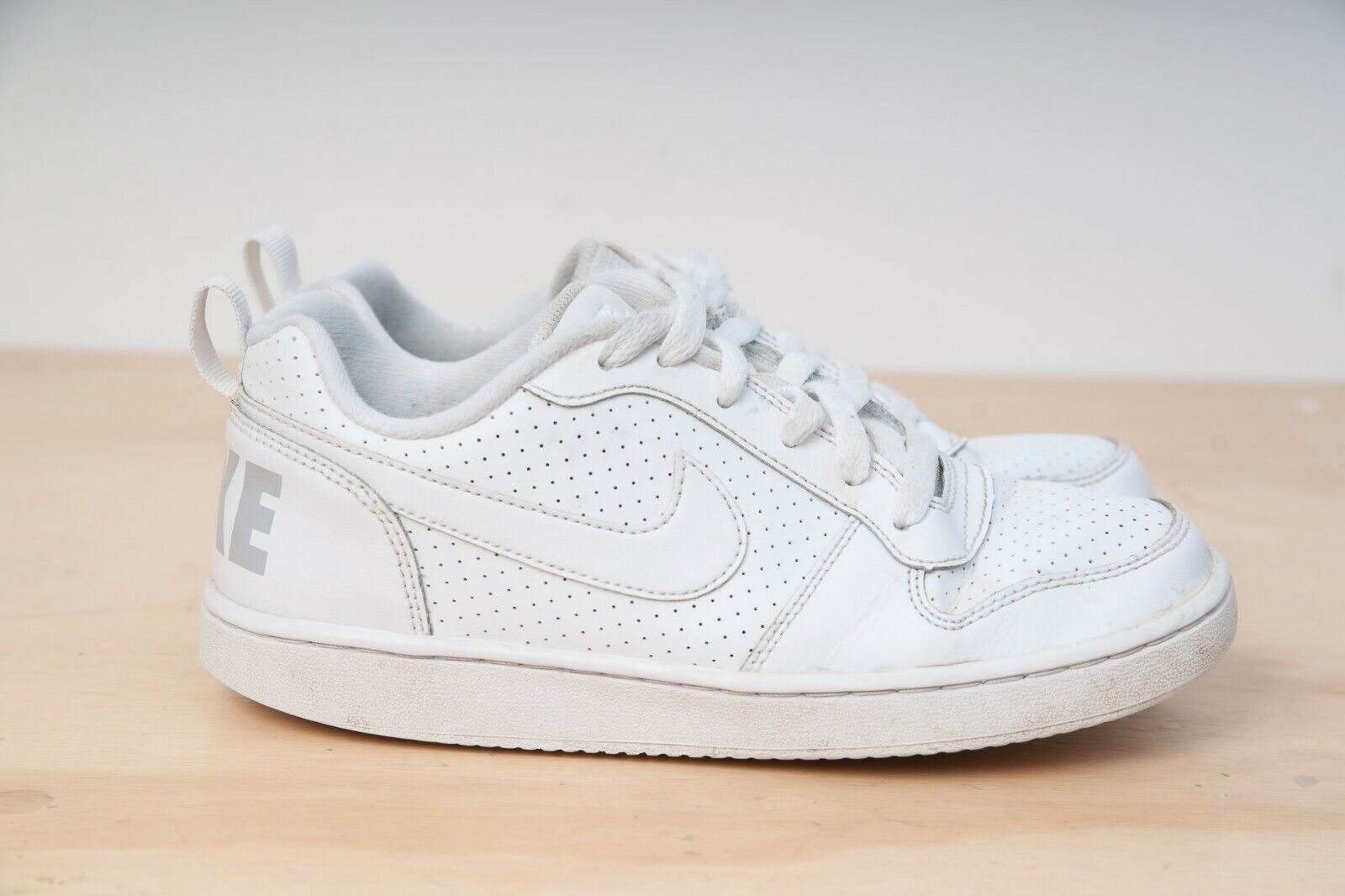 nike court borough trainers ladies