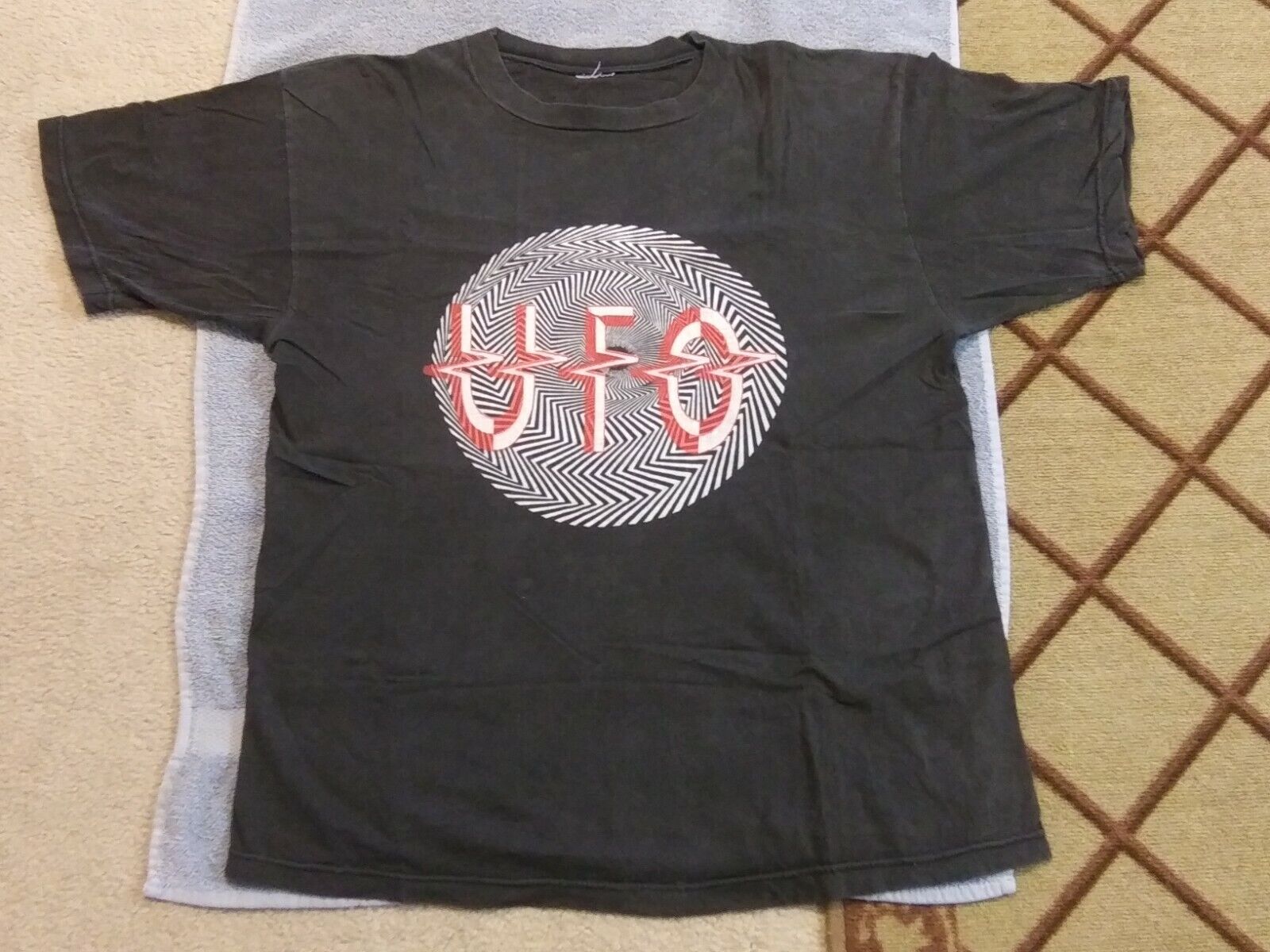 UFO Band T-shirt XL - Gem UFO Band T-shirt XL - Gem