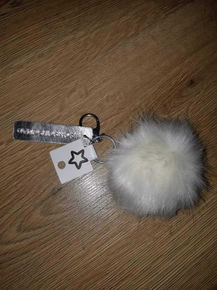 White pom shop pom keyring
