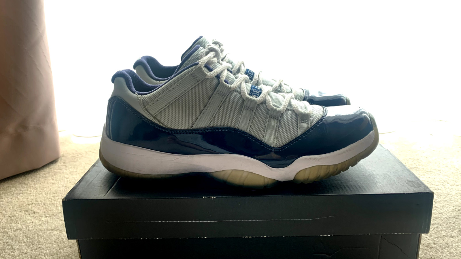 Georgetown very Rare, Sold out Nike Jordan 11 low uk 8.5 image 2