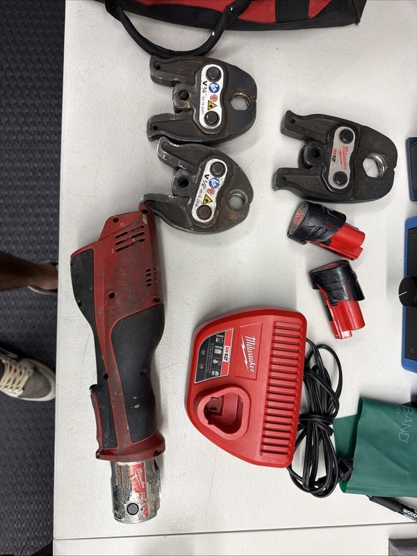 Milwaukee Tool 2473-20 M12 Force Logic Press Tool Kit W/3 Jaws 2 Batteries !!
