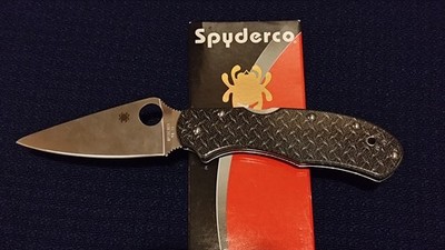 Spyderco C67GFP ''R'' VG10 Plain Blade, Nishijin Glass Fiber Handle