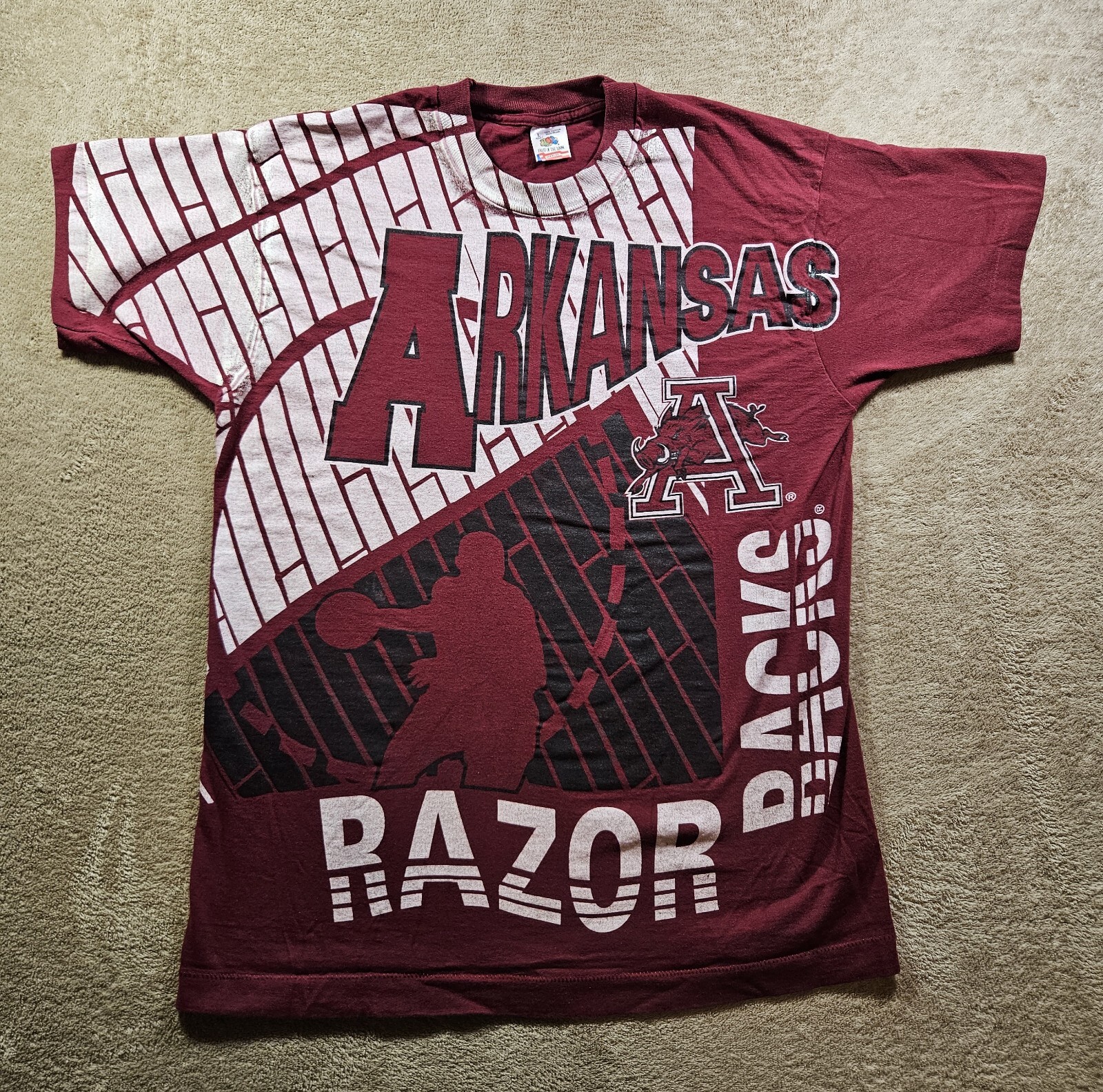 VINTAGE Arkansas Razorbacks 90s All Over Print T-shirt NCAA Size L FAST SHIPPING