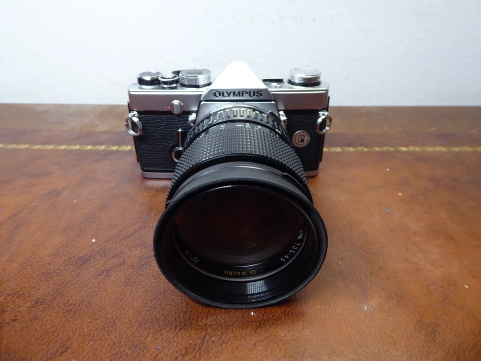 Fotocamera analogica Olympus OM-1N con obiettivo zoom Tamron CF Macro 28-70 mm - Immagine 2 di 4