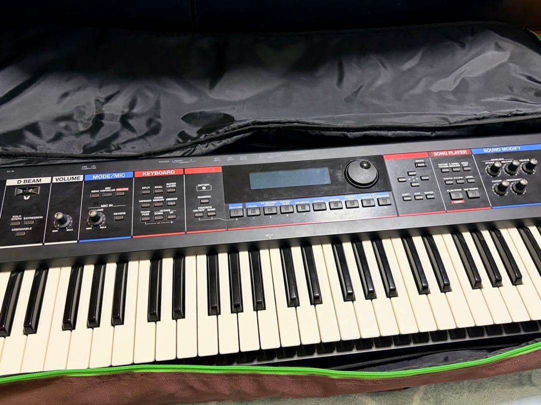 Roland JUNO-Di Keyboard Synthesizer with Soft Case Power Cable and