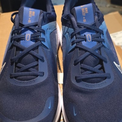 Mens size 11.5 Nike Quest 5 DD0204-400