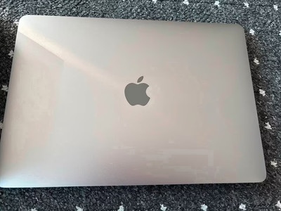 Apple MacBook Pro 13 Zoll (256GB SSD, Intel Core i5 8. Gen, 3,80GHz, 8GB, Touch