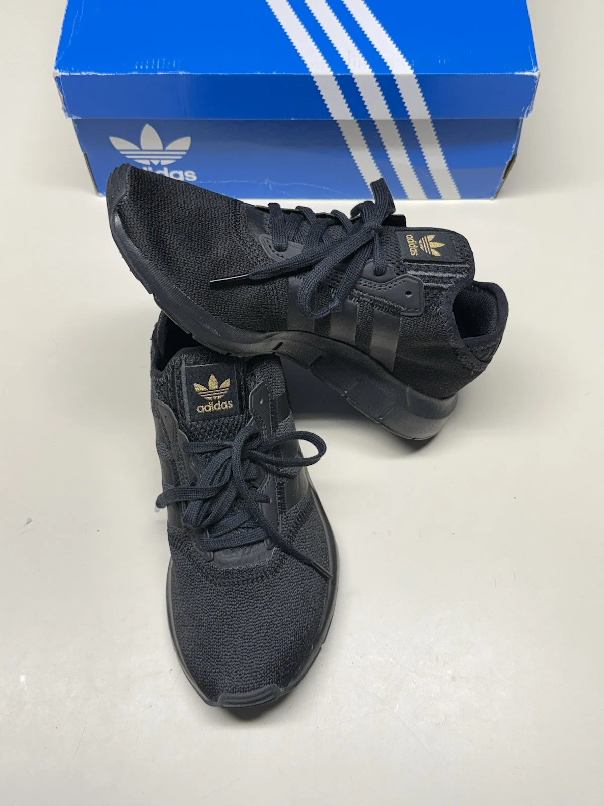 adidas Originals Unisex Sneakers Black Size 7 Men / 8 Women H01256 New With Box
