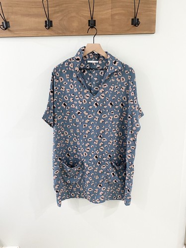 Karlie Short Sleeve Collared Animal 