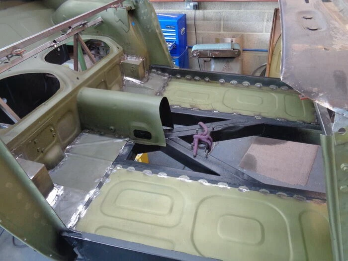 SARTENES DE PISO DELANTERAS AUSTIN HEALEY 3000 1959-67 ¡PAR NUEVO! Foto 2 de 2