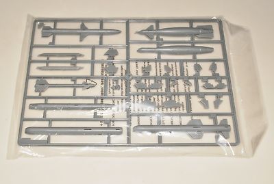 TRUMPETER A-6E/TRAM INTRUDER 02250  PARTS  SPRUE Gx2-GBU-10+AGM-88+AGM-84E 1/32