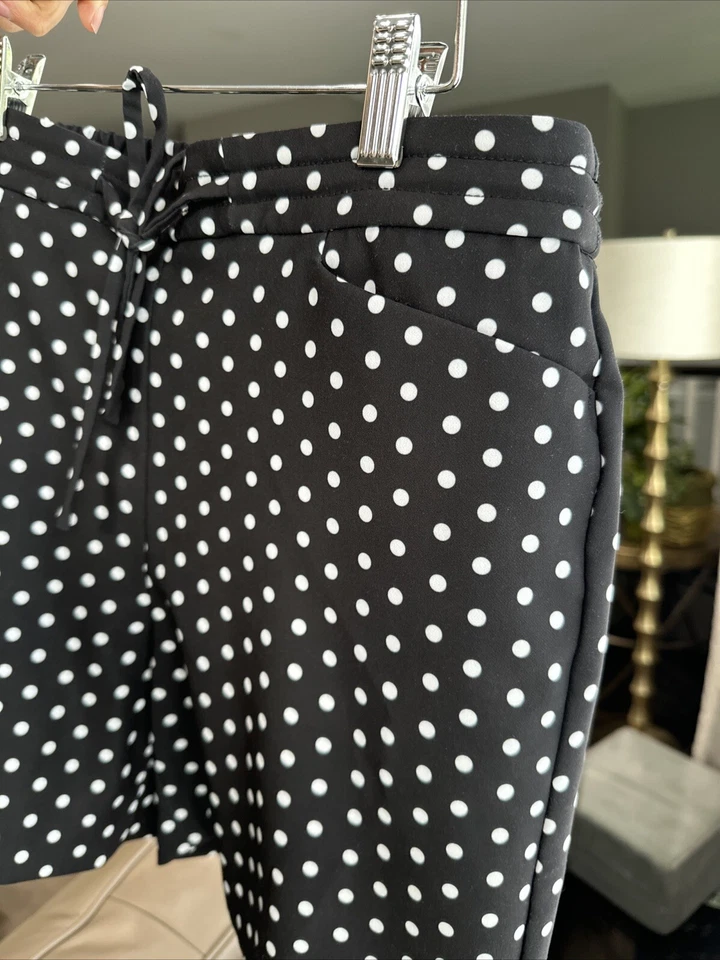 Lindos Pantalones Cortos INC International Concepts Medianos Blancos Negros Lunares Foto 3 de 4