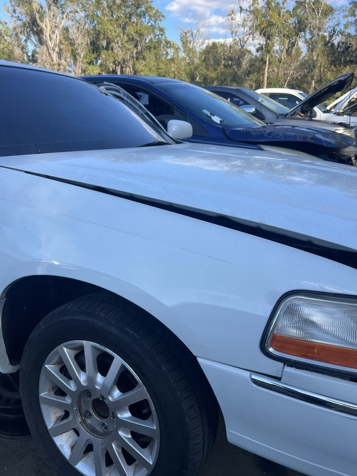 03-11 LINCOLN TOWN CAR Right Passenger Side Oem Fender Panel Only White - Image 3 of 4