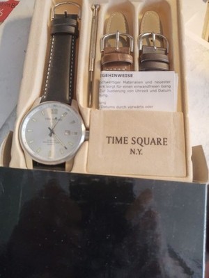Armbanduhr Times Square N.Y.Set mit zwei Ersatzbändern und einem Schraubendreher