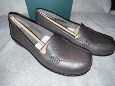 NIB- Clark's Bendables Bayou /leather croc embossed slip on loafers- grey size 6