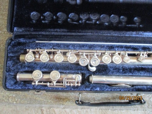 Artley 18-O flute with hard case. Made in USA - Picture 3 of 6