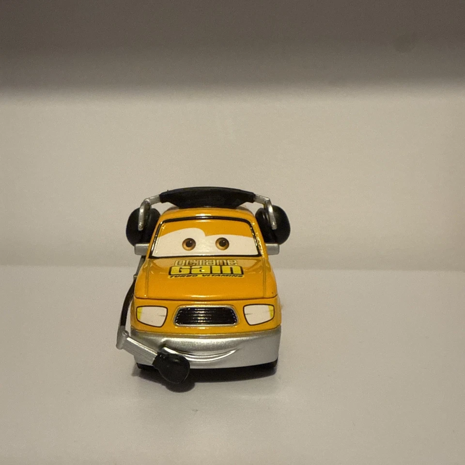 Disney Cars Diecast Octane Gain Pit Crew Chief & Pitties 1:55 Scale - Image 3 of 4