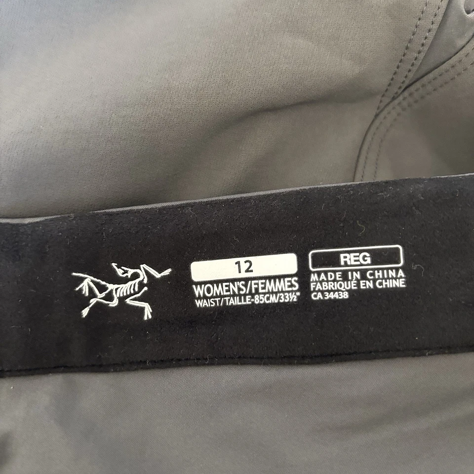 Pantalones grises de senderismo Arc'teryx para mujer talla 12 Softshell rendimiento exterior Gorpcore Foto 4 de 4