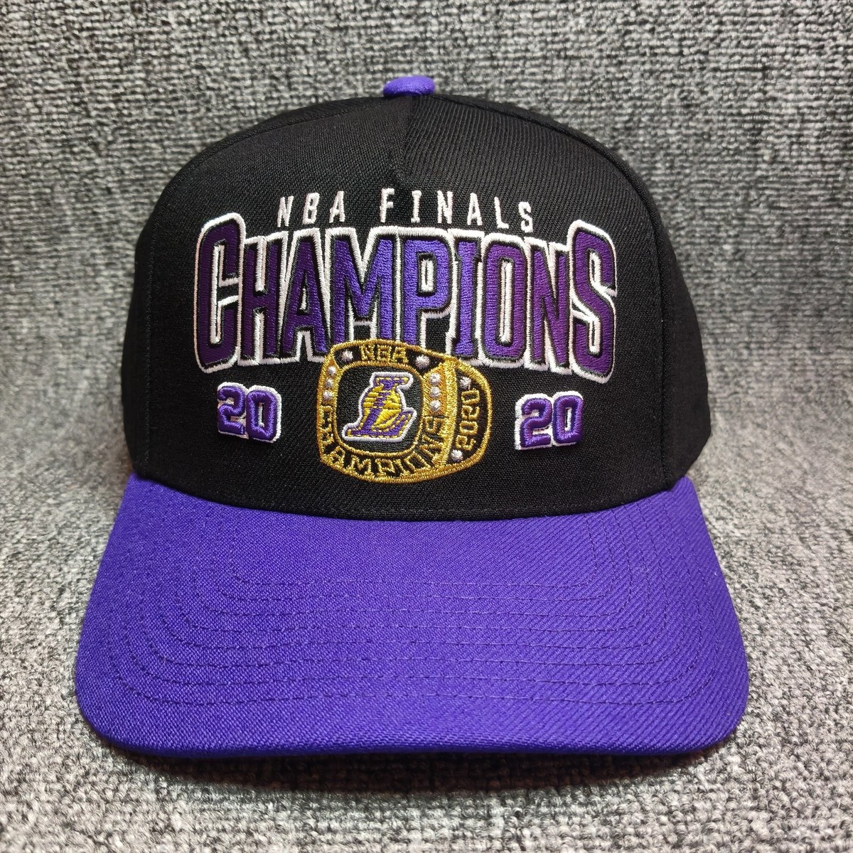 Mitchell & Ness Los Angeles Lakers NBA Finals Champions Snapback Cap