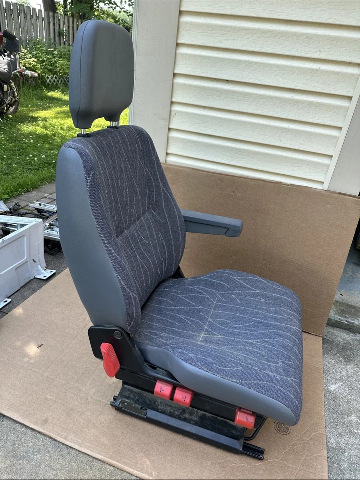 Paño de cubo de asiento delantero para pasajero para 02-06 SPRINTER 2500 607704 Foto 2 de 4