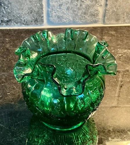 Fenton Olde Virginia Glass Emerald Green Bowl Vase Mint 1971
