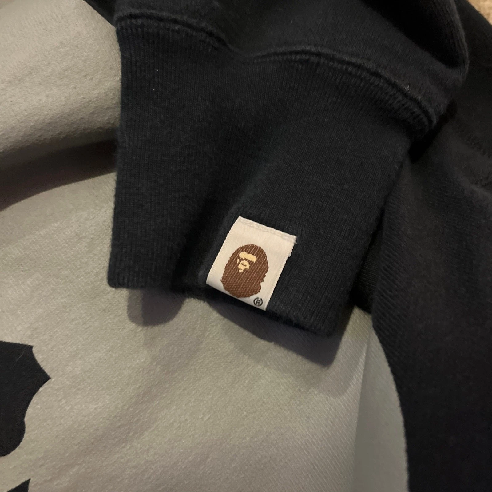 A BATHING APE (BAPE) Autentica felpa con cappuccio Bape anni 2000 scritta medievale S