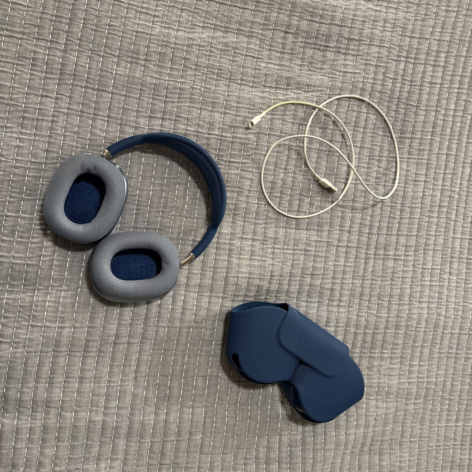 Apple AirPods Max A2096 1st Gen Lightning Cable Space Gray-image