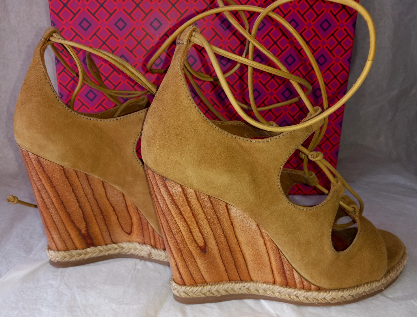 $375 TORY BURCH "RAYA" RAW AMBER SUEDE LACE UP WEDGE SANDALS SIZE 5M