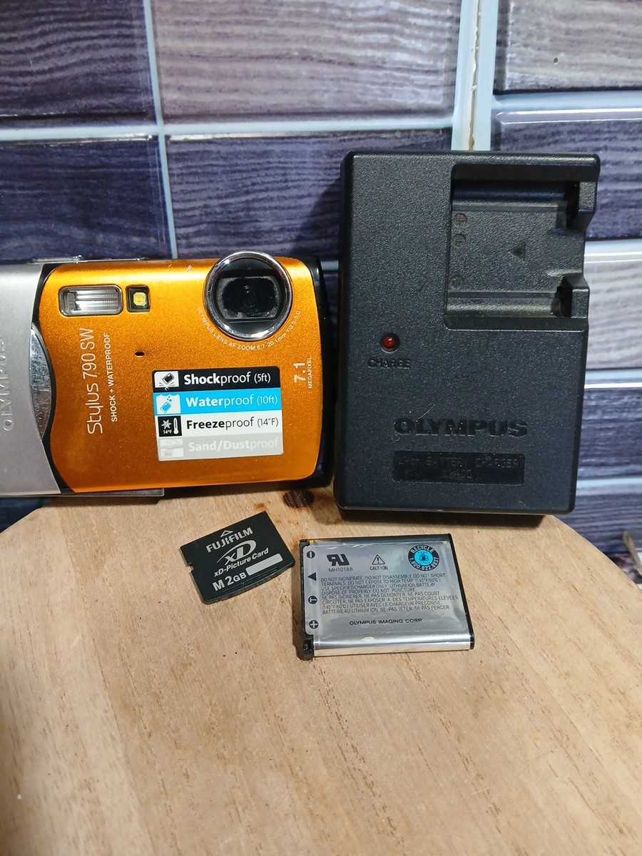 Olympus Stylus 790 SW OrangeWaterproof 7.1MP Digital Camera with