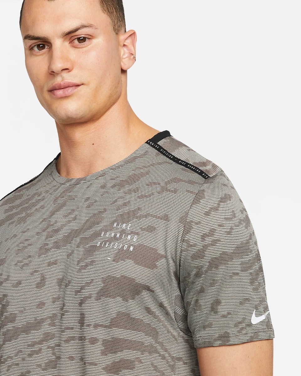 ウォーキング・ランニングウェア Nike elite T-shirt AERONAUTICA MILITARE NIKE Men's Nike Sportswear Max90 Embrace the Air Graphic T