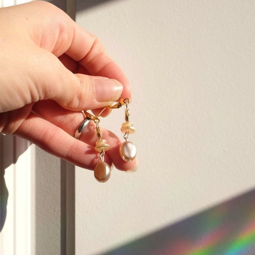 Pendientes colgantes de perlas sintéticas de colección de vidrio dorado con cuentas retorcidas - Imagen 7 de 7