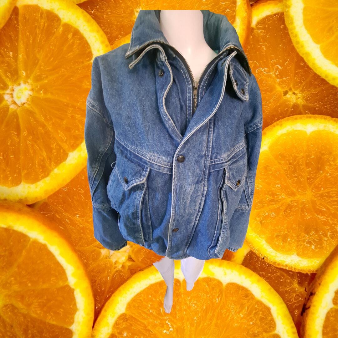 Vintage Insulated Denim Barn Jacket with Drawstring Size Large