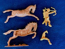 Hausser Elastolin 50478 Mounted Hun Firing over Horse's Neck - 1960's version