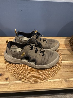 Teva men s outflow Waterproof Hiking Beach Sneaker size 10