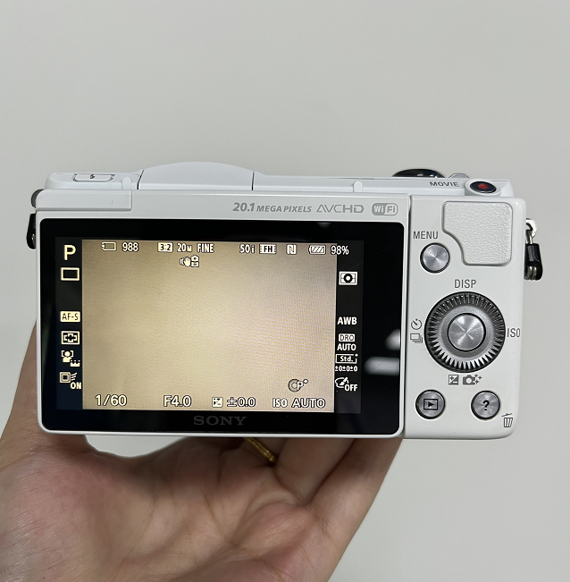 Sony Alpha a5000 Mirrorless Digital Camera White 16-50mm