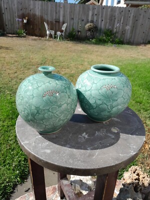 2 Vintage Chinese Lotus Flower Venus Fly Trap MEI PING  Small Color Jade Vase