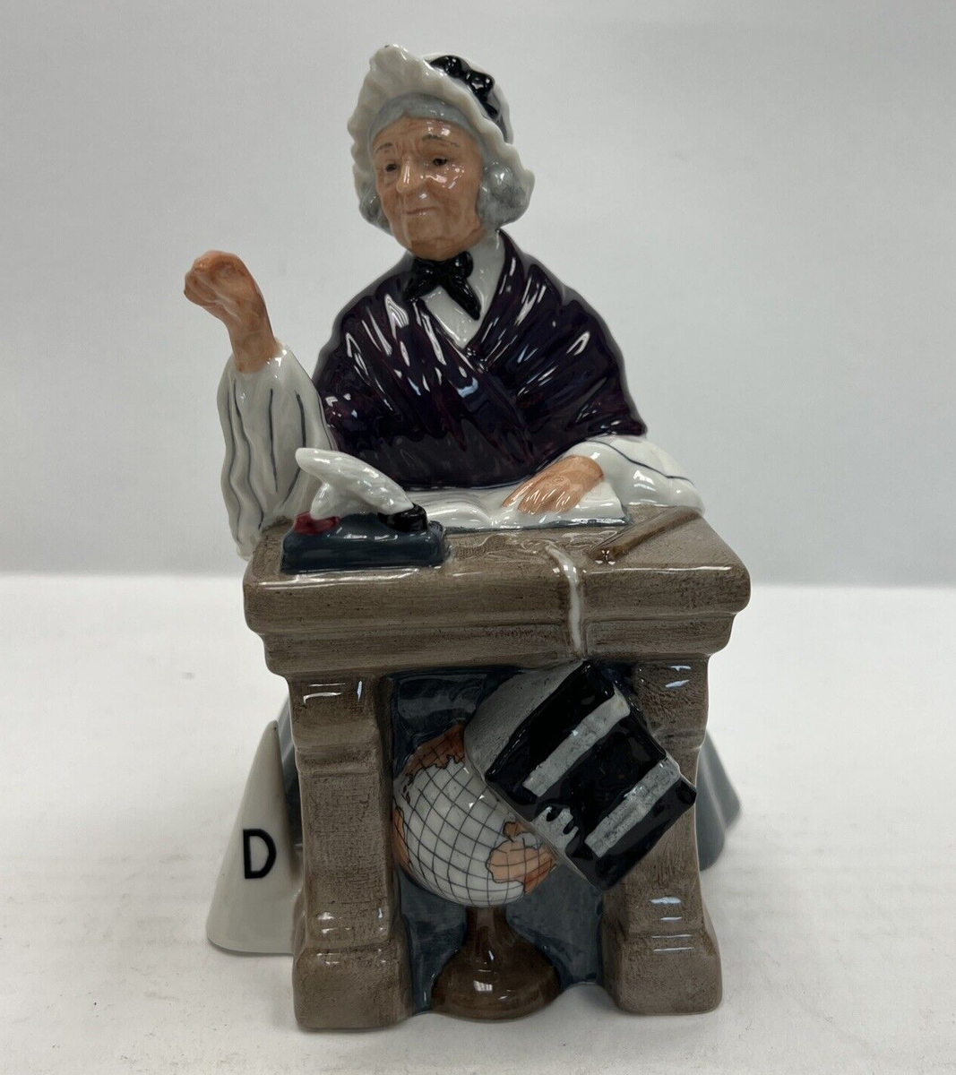  (ロイヤルドルトン) Vintage Royal Doulton 1957 Schoolmarm H.N. 2223 Figurine 6.5 inch