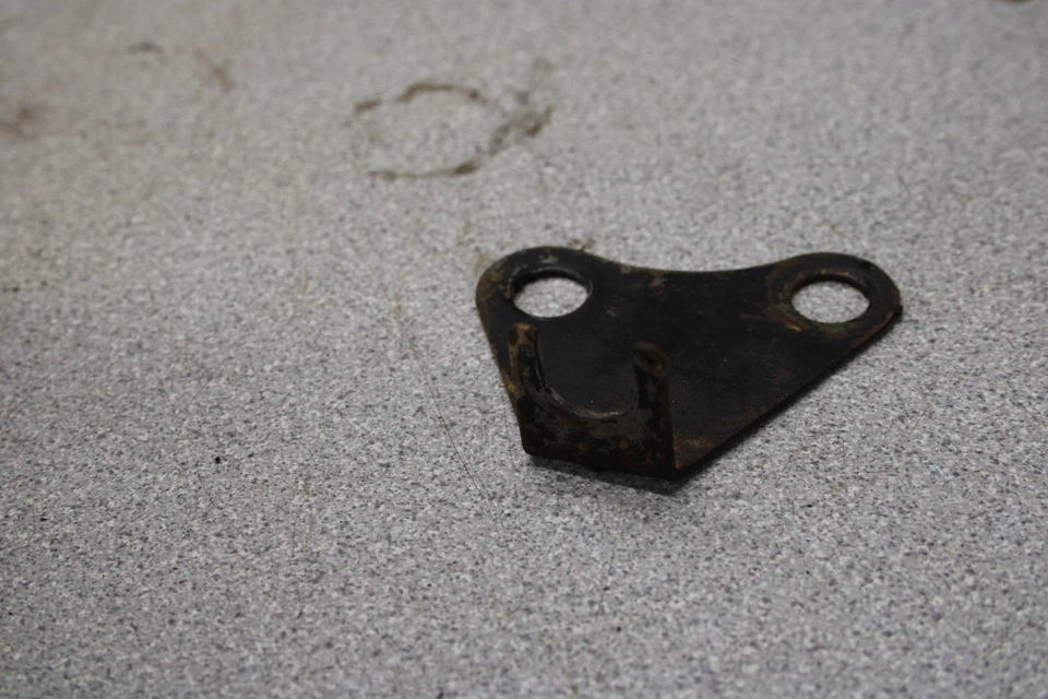 Suzuki TS90 1971 Honcho soporte interruptor freno trasero E10-0178.iY Foto 2 de 4