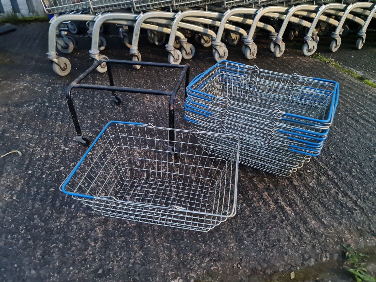 8 X Wire Supermarket Shopping Baskets On Stand Shop Supermarkets