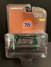 CHASE Auto Body Shop "Four-Post Lifts" Union 76 1:64 Model - Greenlight 16120C