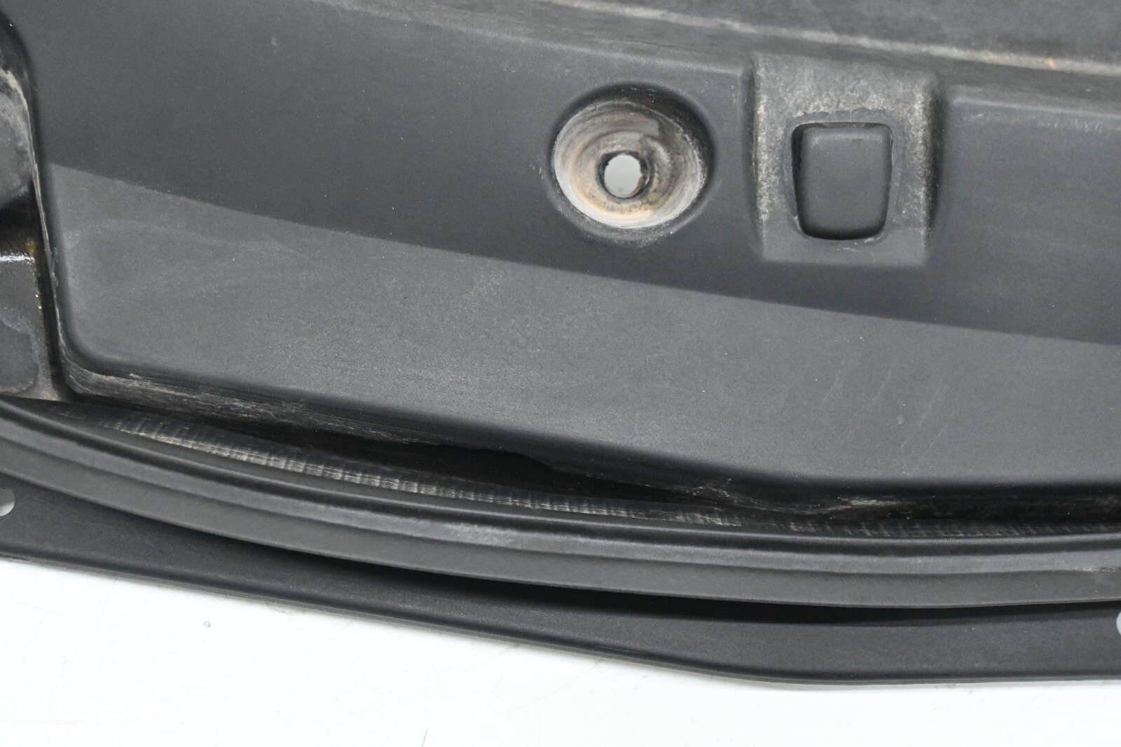 ⭐ 03-12 Maserati Quattroporte Front Windshield Wiper Cowl Panel Trim 31k Oem