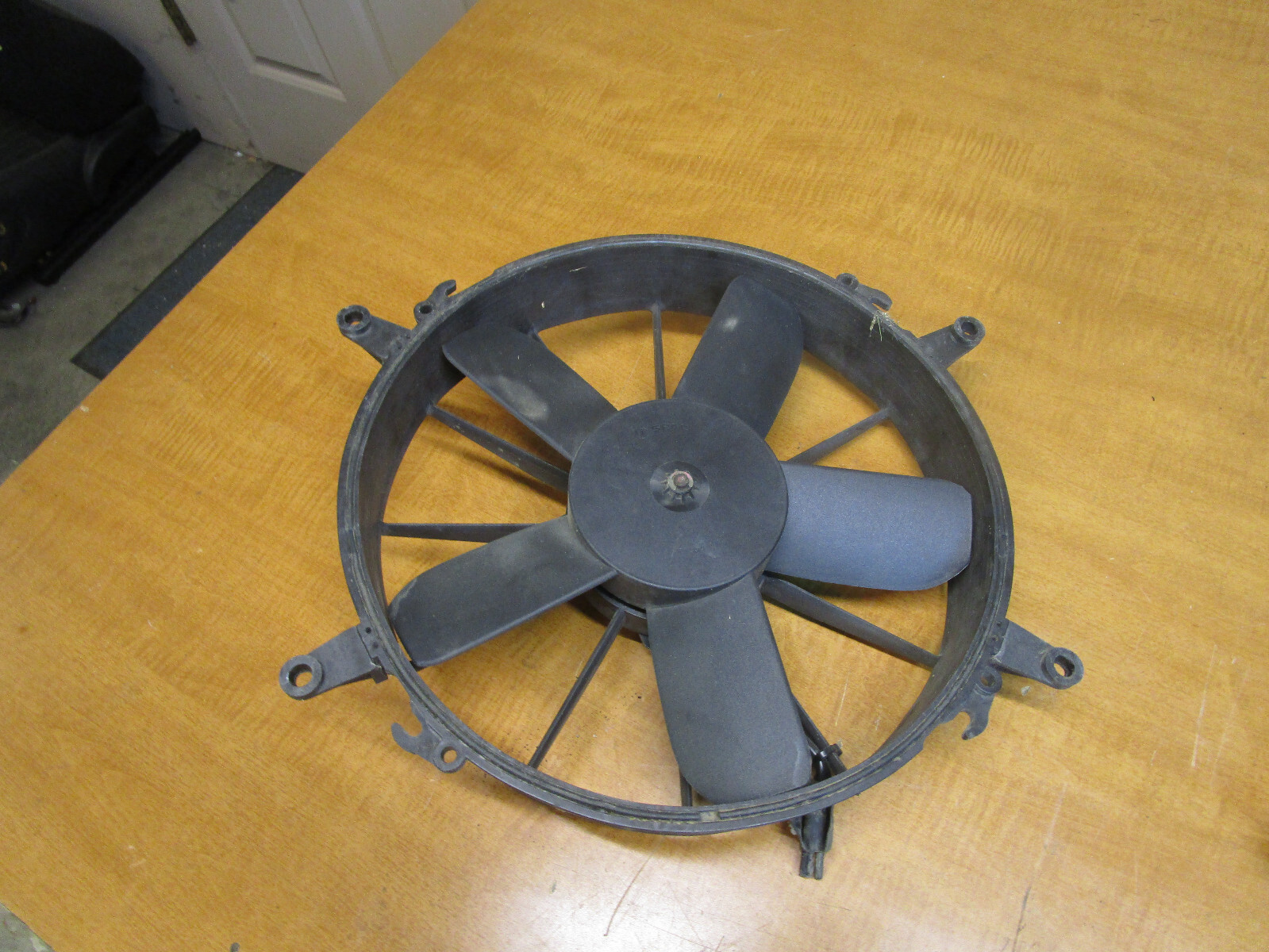 Ferrari 348 - LH Radiator Fan Assy Broken Plug- P/N 140404