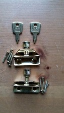 SERRURES À BATTANTS STERLING CLB200 FINITION LAITON AVEC VIS DE FIXATION ET CLÉS