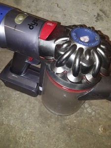Dyson V8 Akku Staubsauger Hauptteil Motoreinheit & Eimer funktioniert günstig lesen